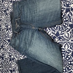 Like new levi jeans